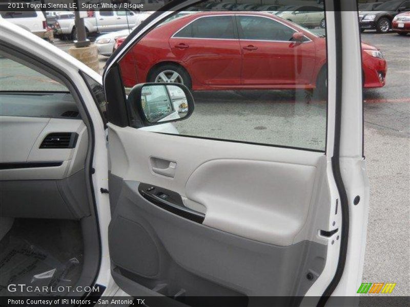 Super White / Bisque 2011 Toyota Sienna LE