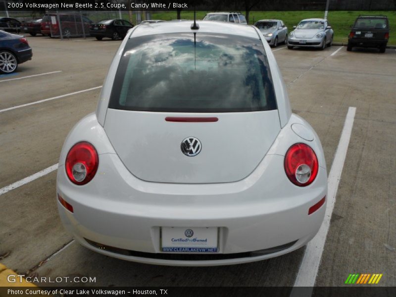 Candy White / Black 2009 Volkswagen New Beetle 2.5 Coupe