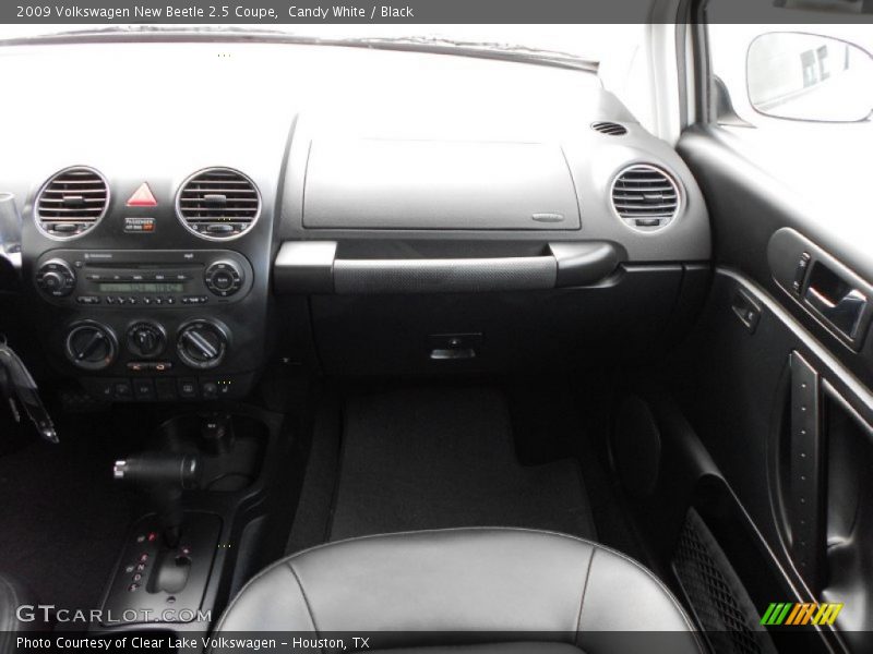 Candy White / Black 2009 Volkswagen New Beetle 2.5 Coupe