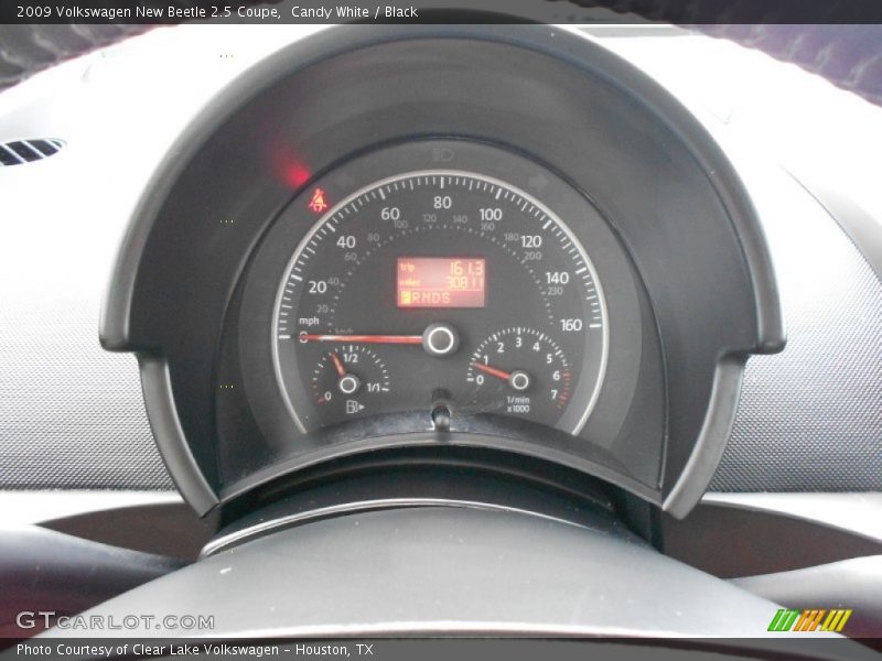 Candy White / Black 2009 Volkswagen New Beetle 2.5 Coupe