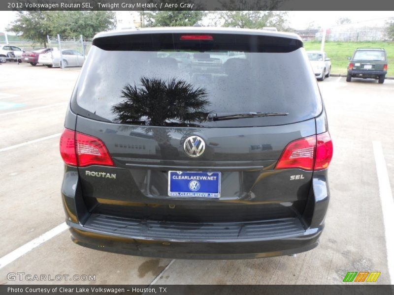 Twilight Gray Metallic / Aero Gray 2012 Volkswagen Routan SEL