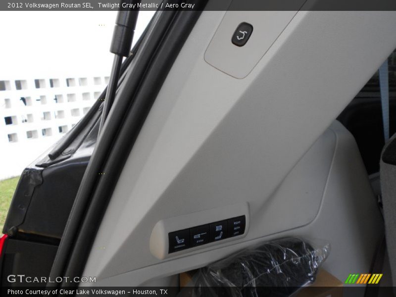 Twilight Gray Metallic / Aero Gray 2012 Volkswagen Routan SEL
