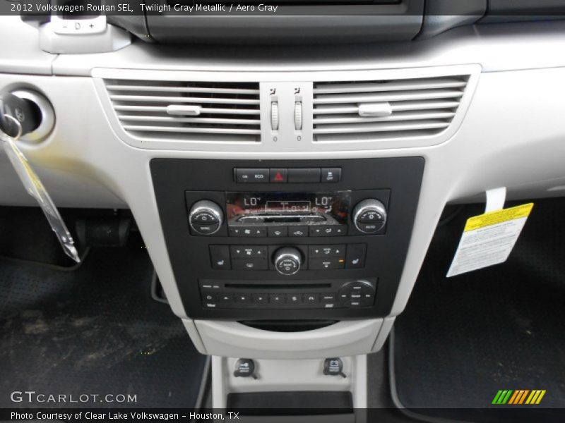 Twilight Gray Metallic / Aero Gray 2012 Volkswagen Routan SEL
