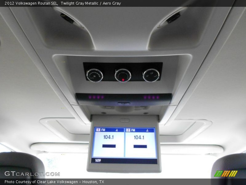 Twilight Gray Metallic / Aero Gray 2012 Volkswagen Routan SEL
