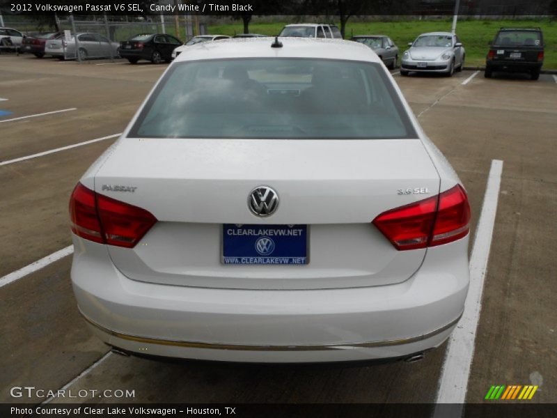 Candy White / Titan Black 2012 Volkswagen Passat V6 SEL
