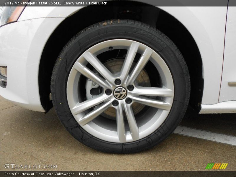 Candy White / Titan Black 2012 Volkswagen Passat V6 SEL
