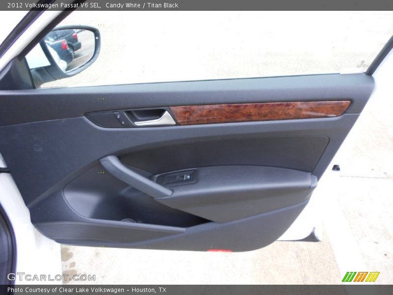 Candy White / Titan Black 2012 Volkswagen Passat V6 SEL