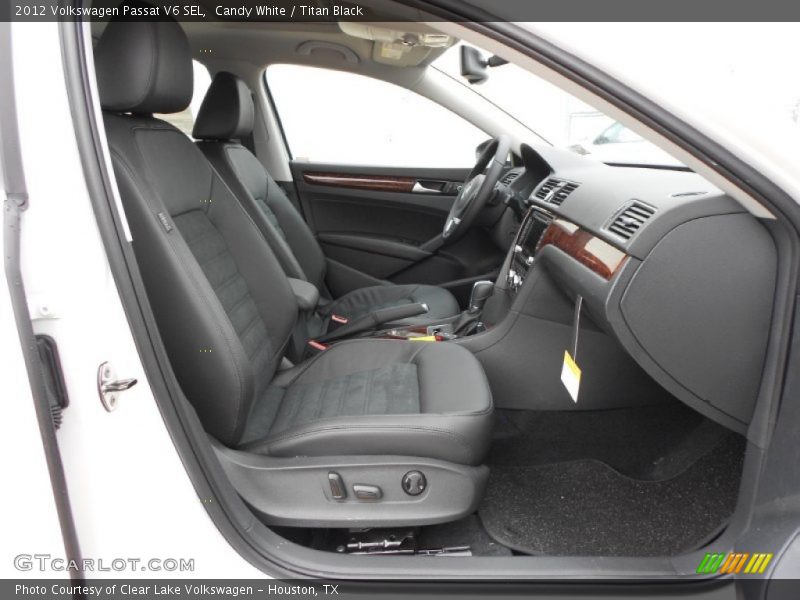 Candy White / Titan Black 2012 Volkswagen Passat V6 SEL