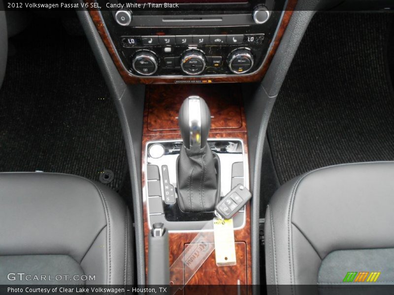 Candy White / Titan Black 2012 Volkswagen Passat V6 SEL