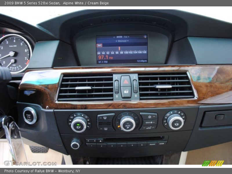 Alpine White / Cream Beige 2009 BMW 5 Series 528xi Sedan