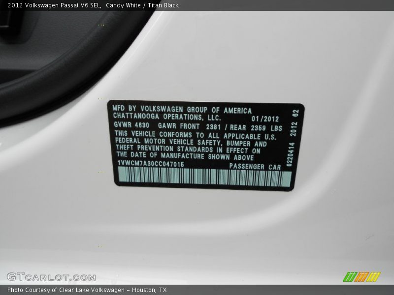 Candy White / Titan Black 2012 Volkswagen Passat V6 SEL