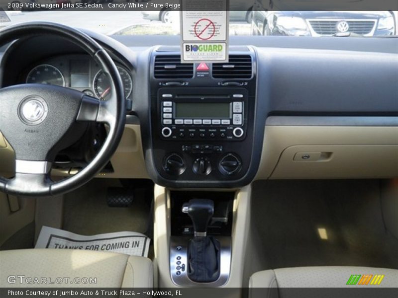 Candy White / Pure Beige 2009 Volkswagen Jetta SE Sedan