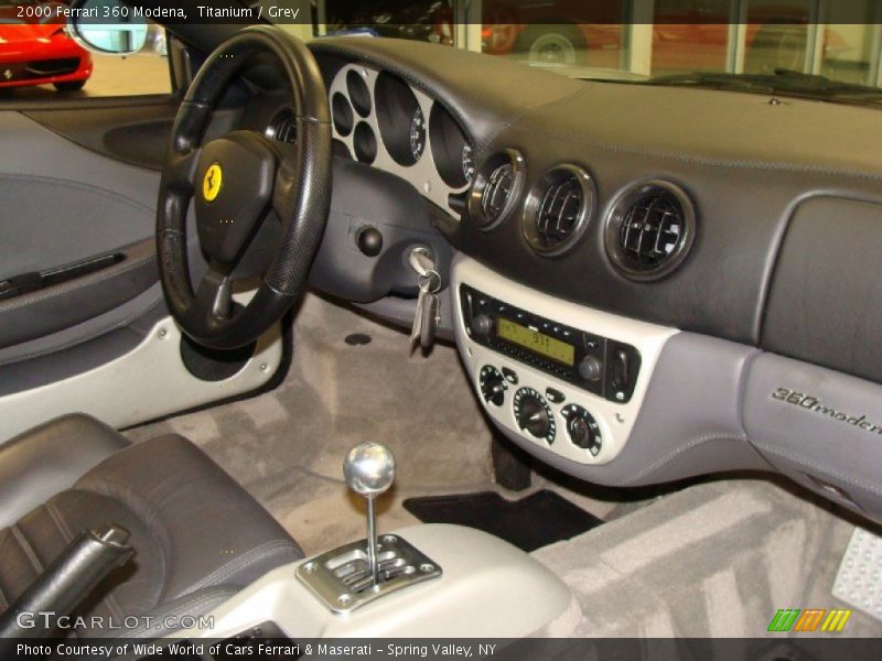 Dashboard of 2000 360 Modena