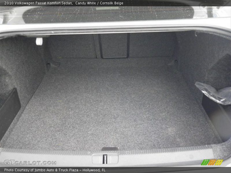 Candy White / Cornsilk Beige 2010 Volkswagen Passat Komfort Sedan