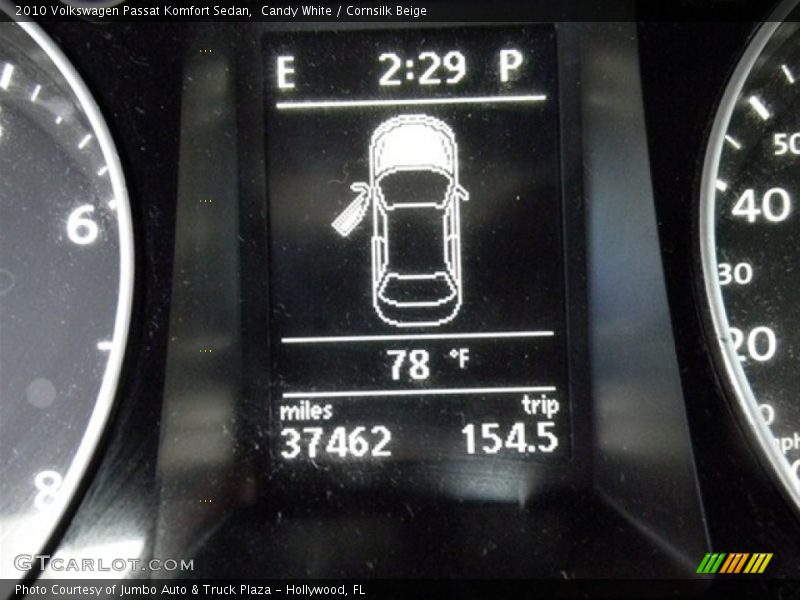 Candy White / Cornsilk Beige 2010 Volkswagen Passat Komfort Sedan