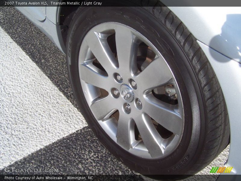Titanium Metallic / Light Gray 2007 Toyota Avalon XLS