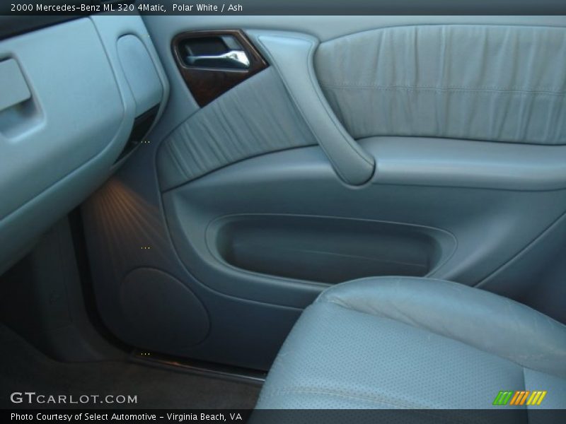 Polar White / Ash 2000 Mercedes-Benz ML 320 4Matic