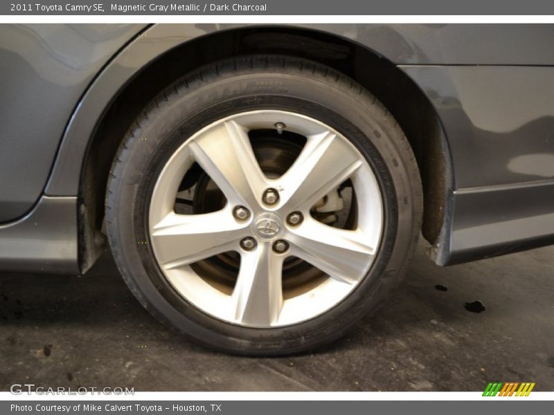 Magnetic Gray Metallic / Dark Charcoal 2011 Toyota Camry SE
