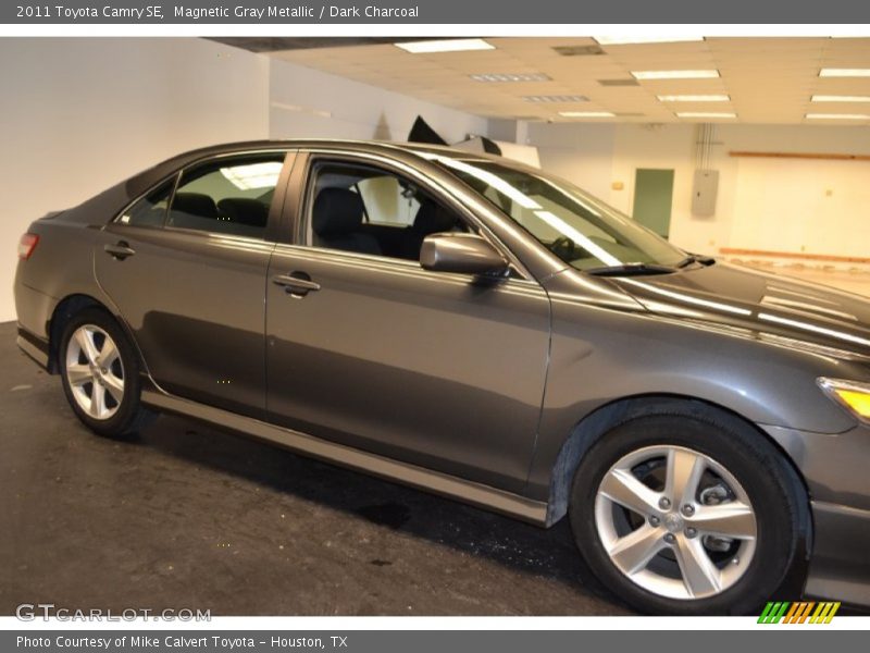 Magnetic Gray Metallic / Dark Charcoal 2011 Toyota Camry SE