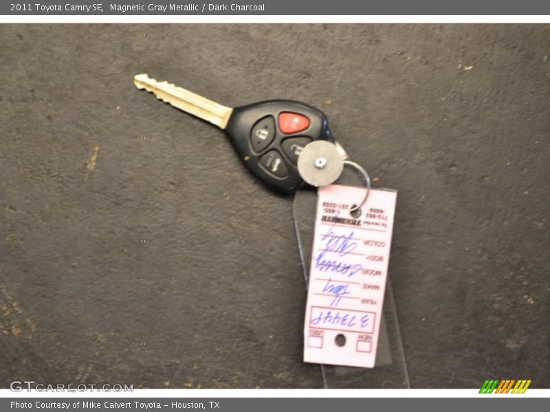 Magnetic Gray Metallic / Dark Charcoal 2011 Toyota Camry SE