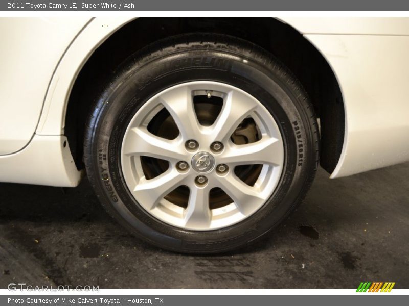 Super White / Ash 2011 Toyota Camry LE