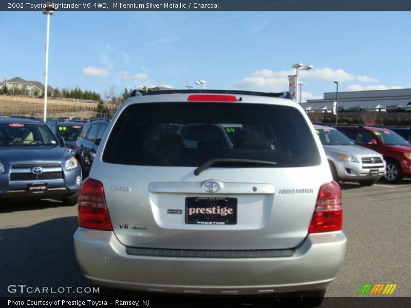 Millennium Silver Metallic / Charcoal 2002 Toyota Highlander V6 4WD