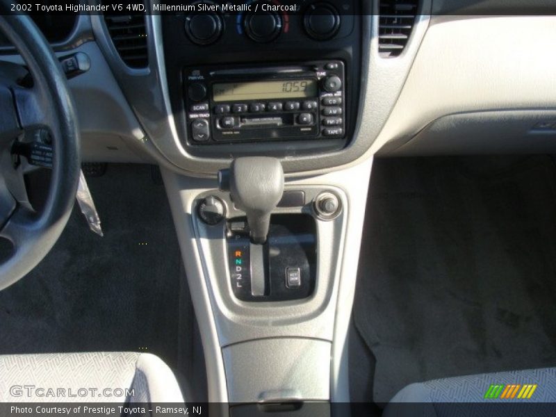 Millennium Silver Metallic / Charcoal 2002 Toyota Highlander V6 4WD