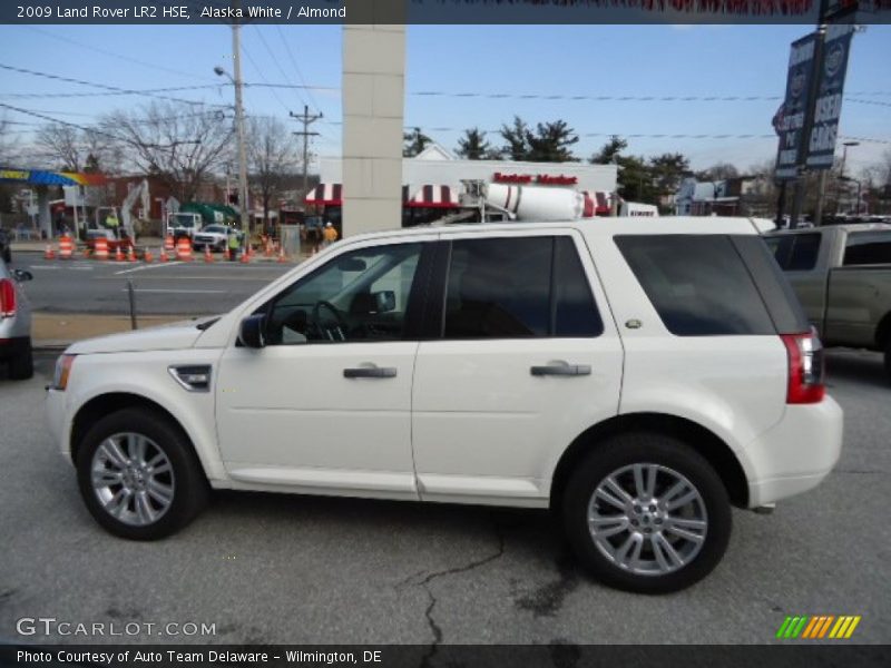 Alaska White / Almond 2009 Land Rover LR2 HSE