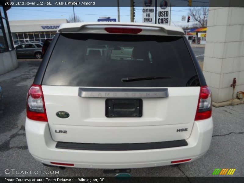 Alaska White / Almond 2009 Land Rover LR2 HSE