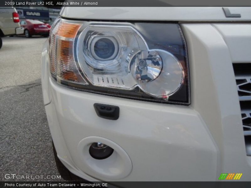 Alaska White / Almond 2009 Land Rover LR2 HSE