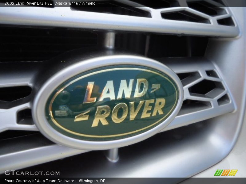 Alaska White / Almond 2009 Land Rover LR2 HSE
