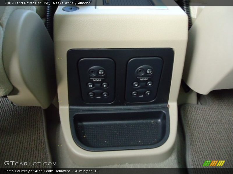 Alaska White / Almond 2009 Land Rover LR2 HSE
