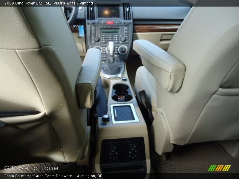 Alaska White / Almond 2009 Land Rover LR2 HSE