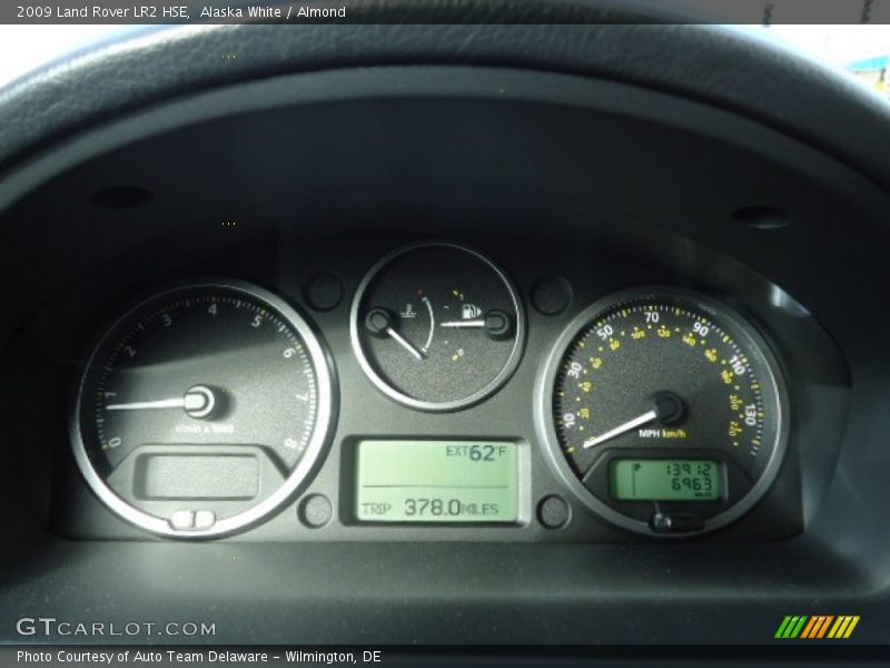 Alaska White / Almond 2009 Land Rover LR2 HSE