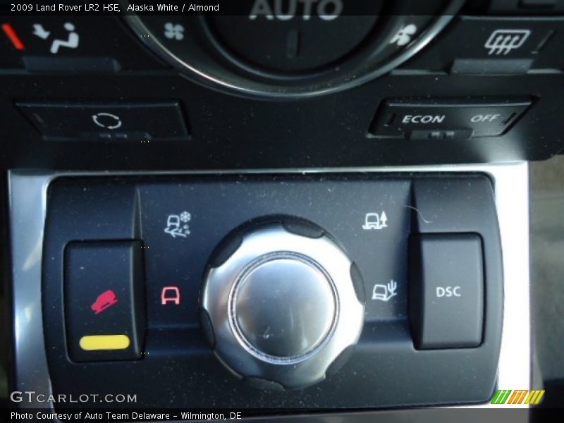 Alaska White / Almond 2009 Land Rover LR2 HSE