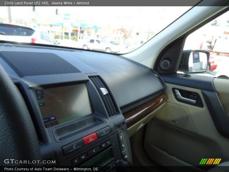 Alaska White / Almond 2009 Land Rover LR2 HSE