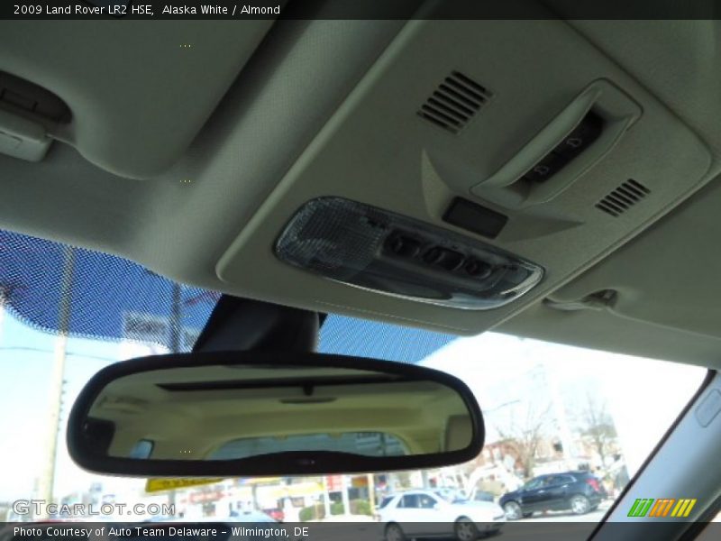 Alaska White / Almond 2009 Land Rover LR2 HSE
