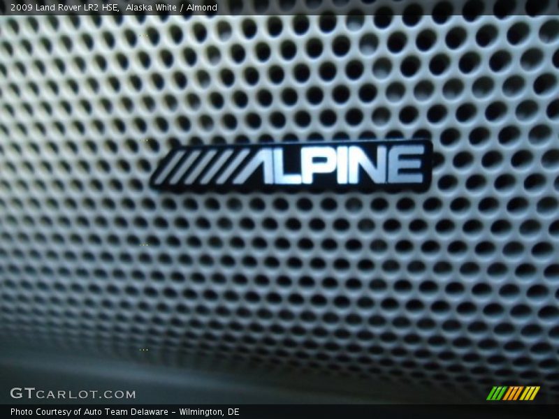 Alaska White / Almond 2009 Land Rover LR2 HSE