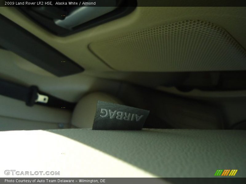 Alaska White / Almond 2009 Land Rover LR2 HSE