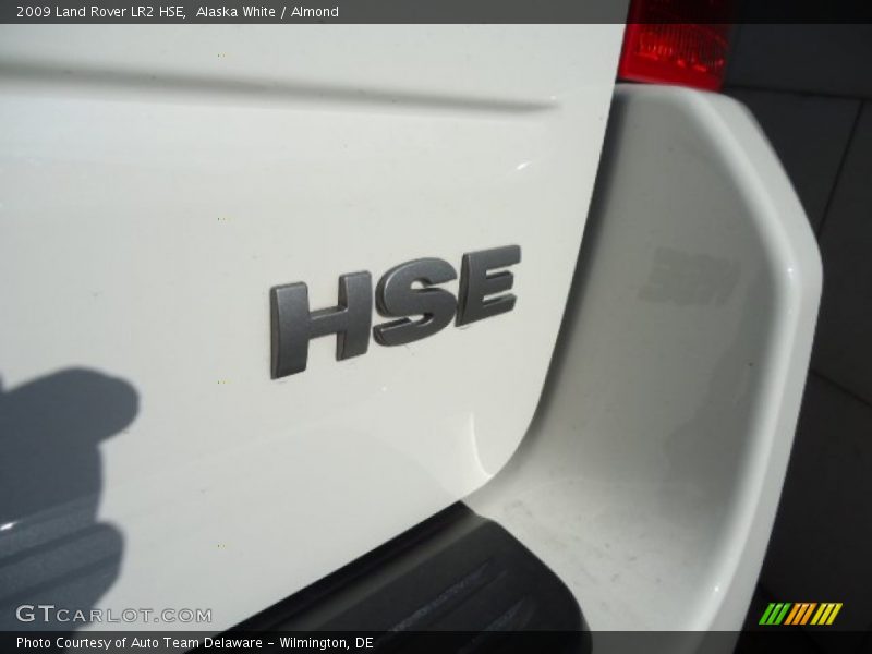 Alaska White / Almond 2009 Land Rover LR2 HSE
