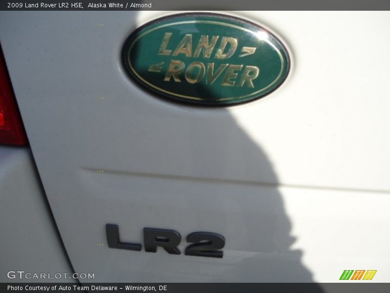 Alaska White / Almond 2009 Land Rover LR2 HSE