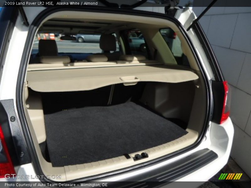 Alaska White / Almond 2009 Land Rover LR2 HSE