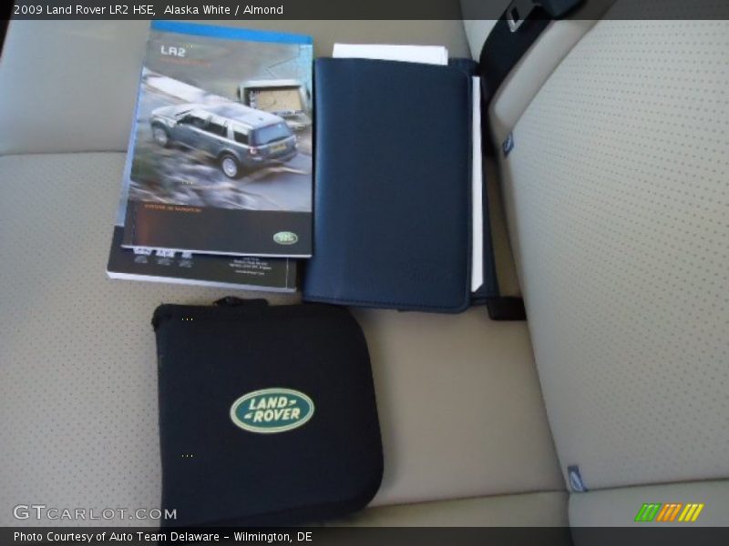 Alaska White / Almond 2009 Land Rover LR2 HSE
