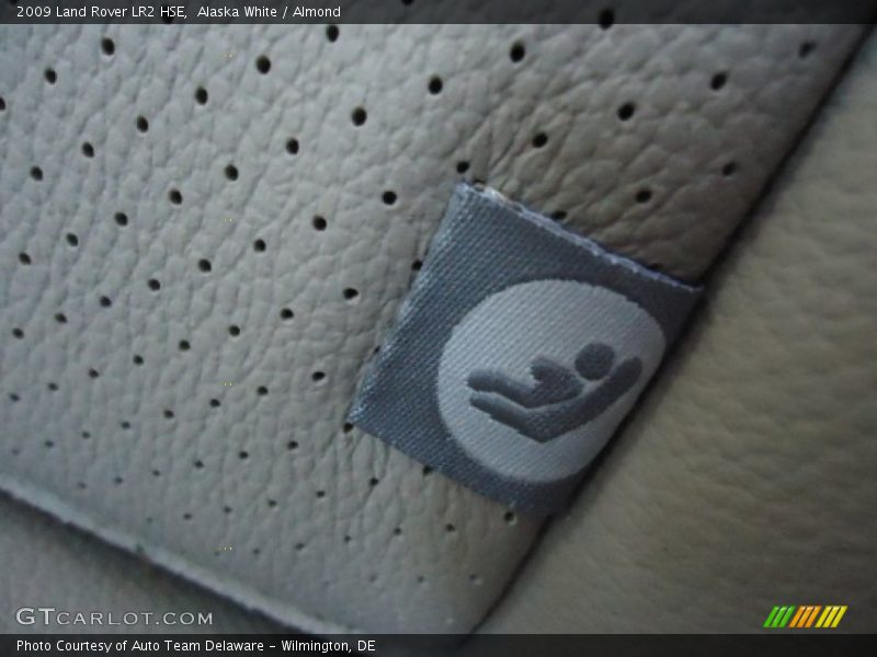 Alaska White / Almond 2009 Land Rover LR2 HSE