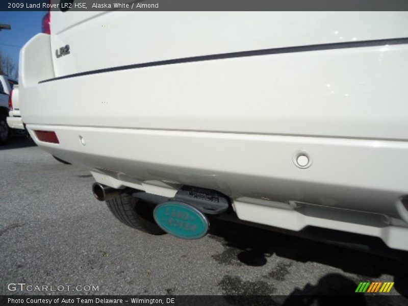 Alaska White / Almond 2009 Land Rover LR2 HSE