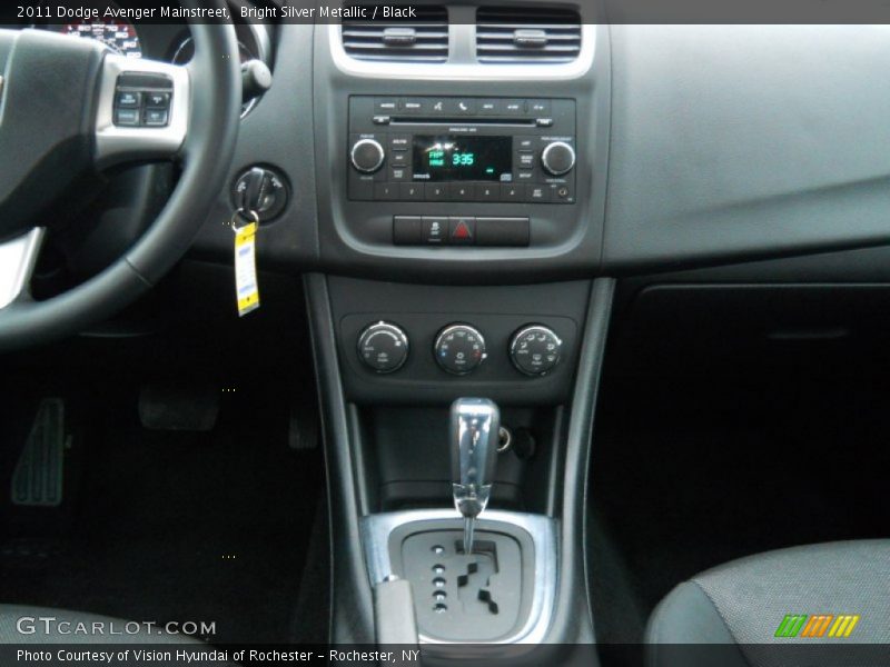 Bright Silver Metallic / Black 2011 Dodge Avenger Mainstreet