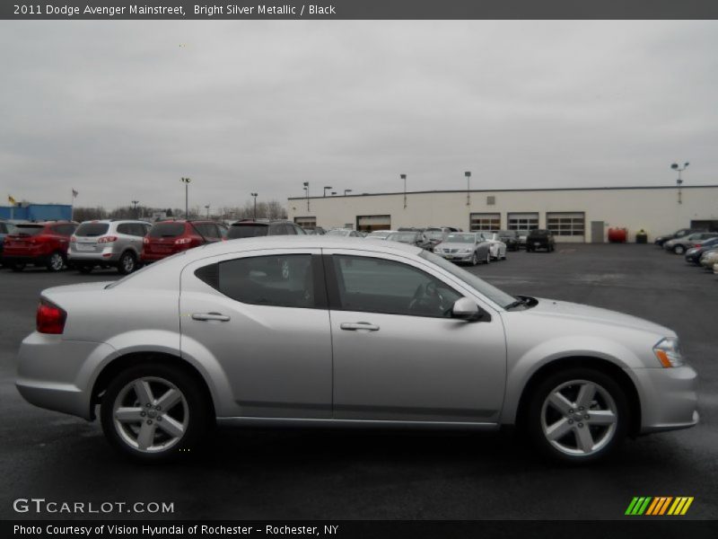 Bright Silver Metallic / Black 2011 Dodge Avenger Mainstreet