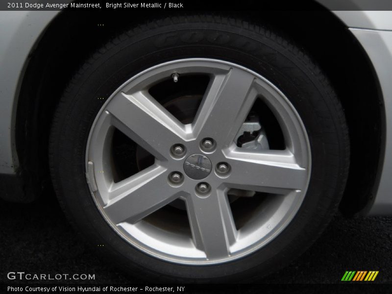 Bright Silver Metallic / Black 2011 Dodge Avenger Mainstreet