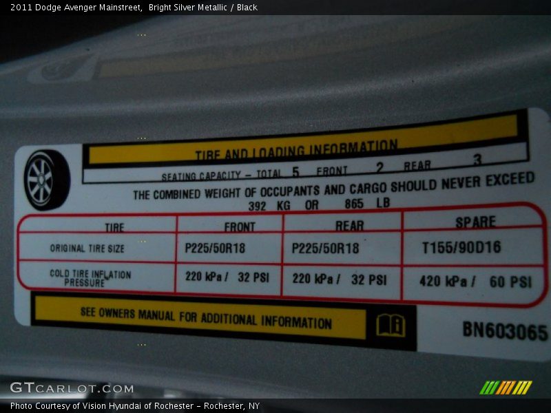 Bright Silver Metallic / Black 2011 Dodge Avenger Mainstreet