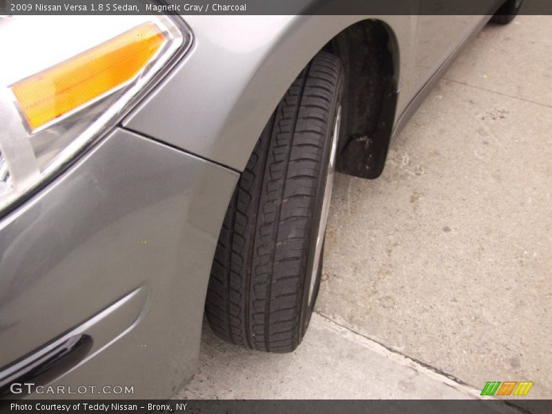 Magnetic Gray / Charcoal 2009 Nissan Versa 1.8 S Sedan